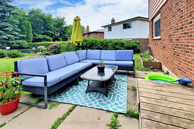 B - 39 Portland Cres, Home with 2 bedrooms, 3 bathrooms and 2 parking in Newmarket ON | Image 31