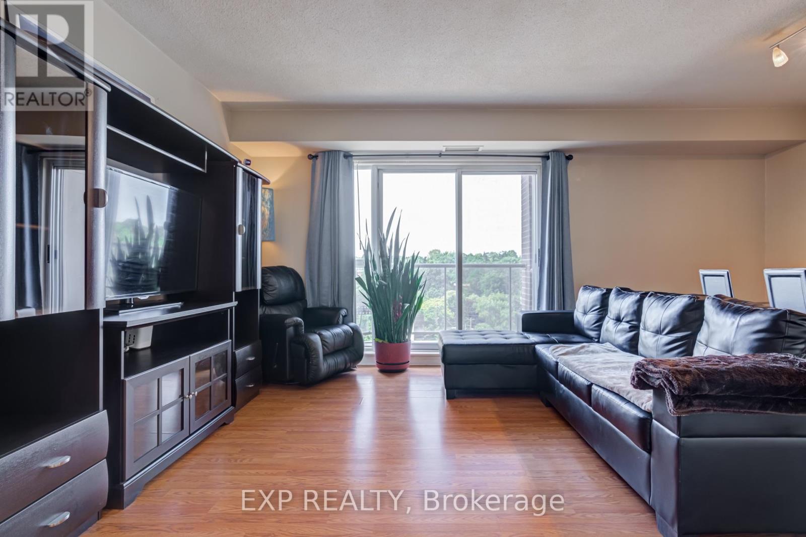 Residential in Toronto (Weston) 4