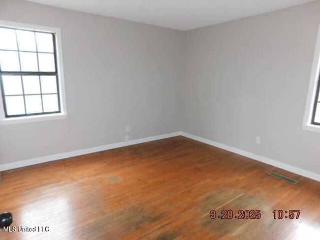 BedRoomOne | Image 8