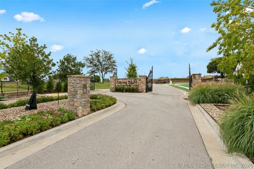 10613 S Holley St, Jenks, OK, 74037 | Card Image