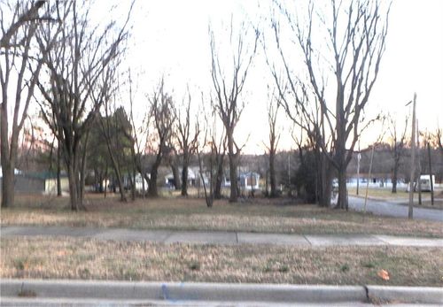 1041 Walnut Ave, Osawatomie, KS, 66064-1529 | Card Image