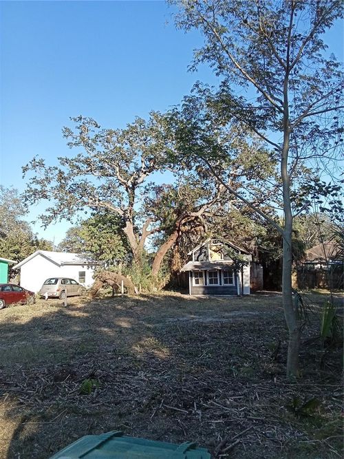 8211 N 14th St, TAMPA, FL, 33604-3329 | Card Image