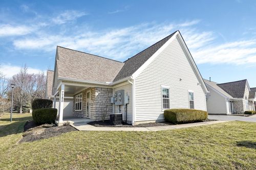 7782 Meadowlark Ln N, Reynoldsburg, OH, 43068-8155 | Card Image