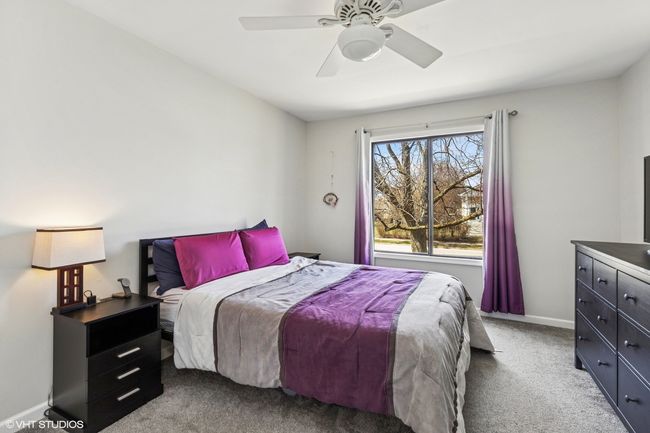 302 Taylor Ct, Condo with 3 bedrooms, 2 bathrooms and 1 parking in Vernon Hills IL | Image 8