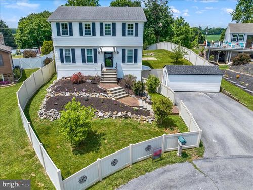 6 Cherry Ln, NEWMANSTOWN, PA, 17073-9121 | Card Image