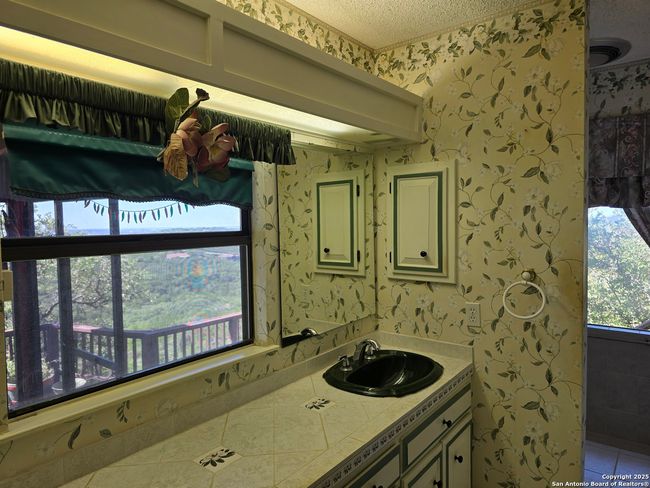 9840 Tower Vw, House other with 3 bedrooms, 3 bathrooms and null parking in Helotes TX | Image 19