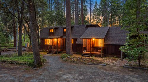 17889 Douglas Rd, Nevada City, CA, 95959-9238 | Card Image