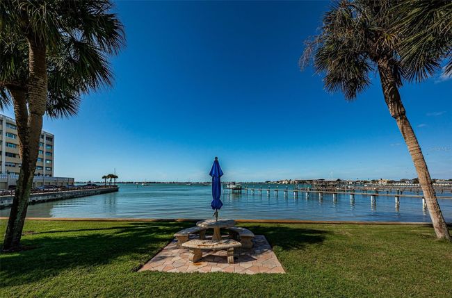 Walk to stores and shopsresturants | Image 46