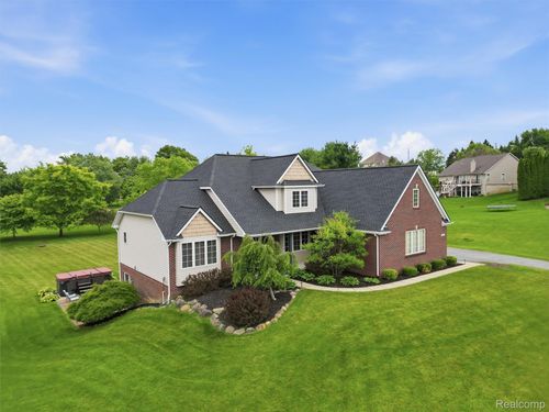 1232 Thorn Ridge Dr, Howell, MI, 48843-6127 | Card Image