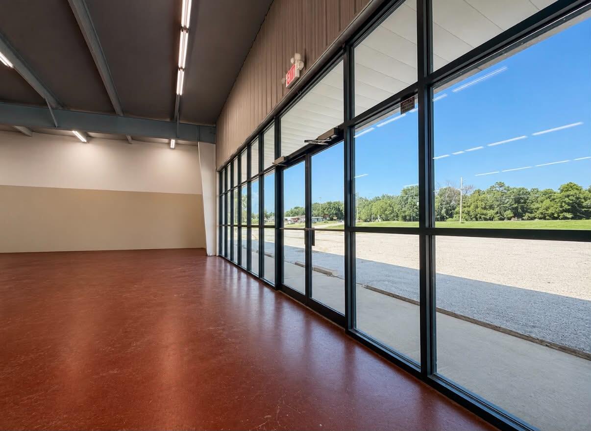 Commercial Sale in Grove 3