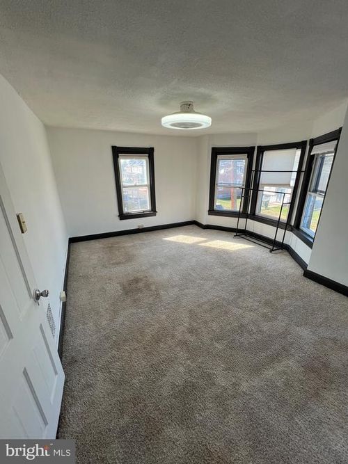 438 Mitchell Ave, HAGERSTOWN, MD, 21740-3754 | Card Image