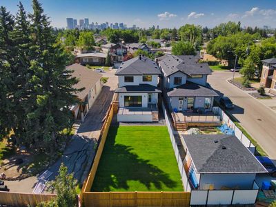 530 30 Ave Ne, House detached with 4 bedrooms, 3 bathrooms and 4 parking in Calgary AB | Image 2