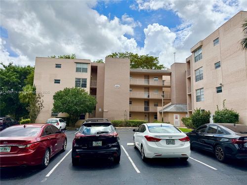 apt-101-9495 Evergreen Pl, Davie, FL, 33324-4323 | Card Image