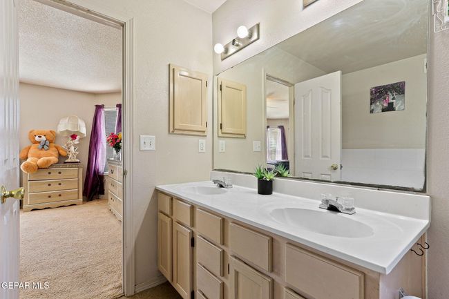 Double sink vanity | Image 18