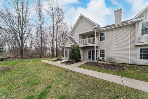 22586 Lenox Dr, Fairview Park, OH, 44126-3605 | Card Image