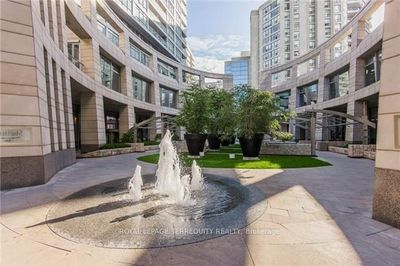 2509 - 2181 Yonge St, Condo with 2 bedrooms, 2 bathrooms and 1 parking in Toronto ON | Image 3