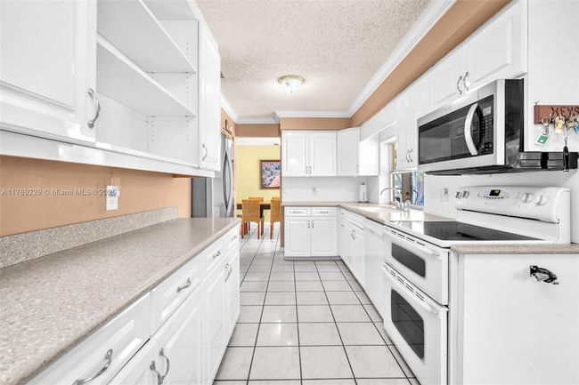 700 Nw 88 Th Ter, House other with 3 bedrooms, 2 bathrooms and null parking in Pembroke Pines FL | Image 11