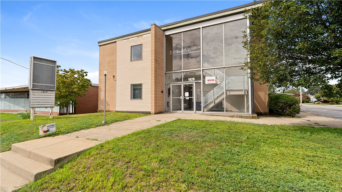 Commercial Sale in Warwick