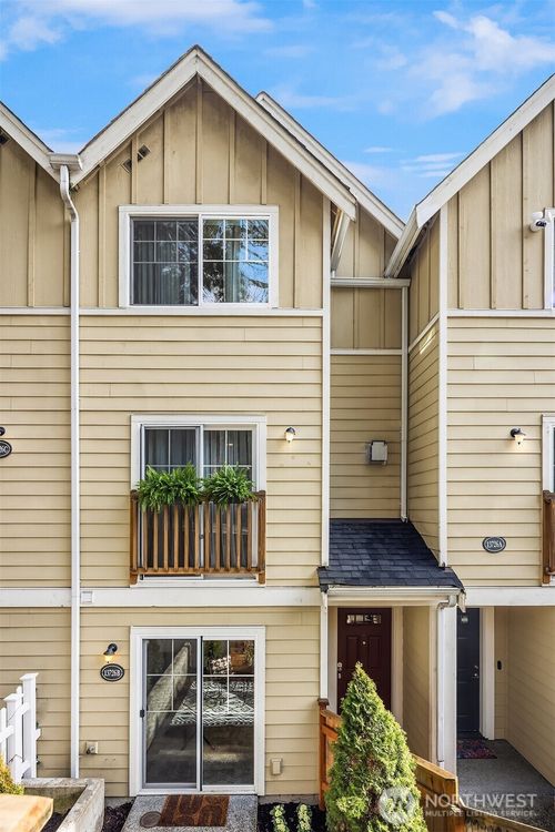 b-13726 Midvale Ave N, Seattle, WA, 98133-7056 | Card Image