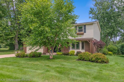 1609 Juno Dr, Highland, MI, 48356-1732 | Card Image