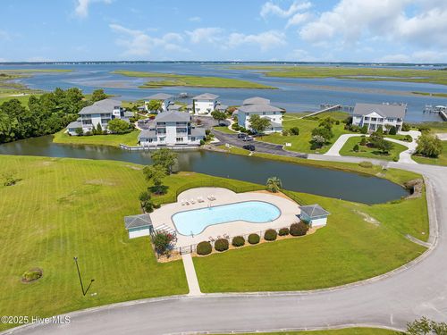 33-haystacks-800 Country Club Rd, Morehead City, NC, 28557-4724 | Card Image