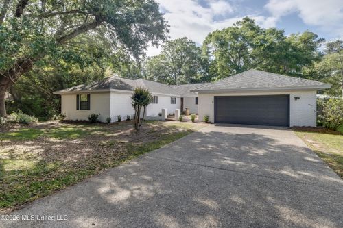 7 Keyser Ln, Gulfport, MS, 39507-4542 | Card Image