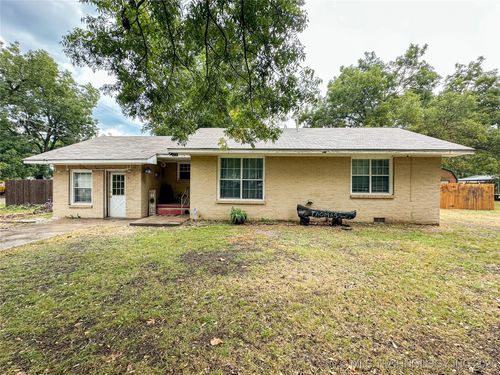 400 7th St, Davis, OK, 73030-2927 | Card Image