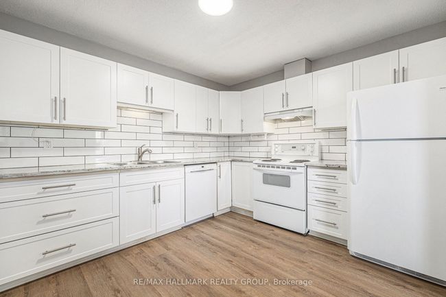 101 - 50 Emmerson Ave, Condo with 2 bedrooms, 1 bathrooms and 1 parking in Ottawa ON | Image 8