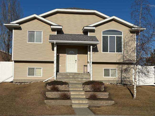 51 Kreiner Crescent, Home with 4 bedrooms, 3 bathrooms and 6 parking in Whitecourt AB | Image 1