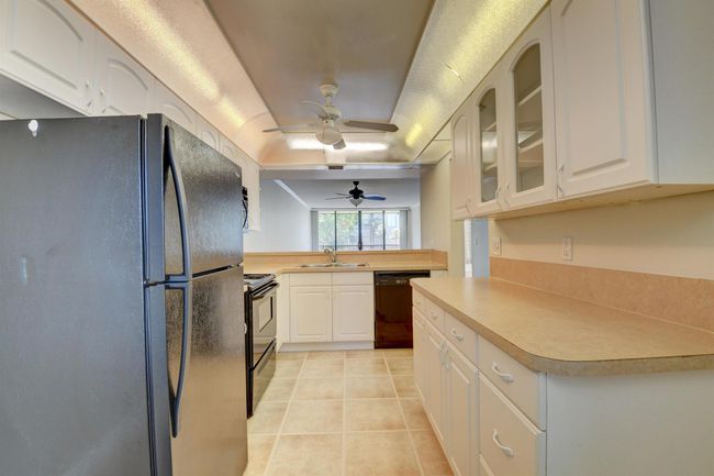 UNIT-202 - 16 Royal Palm Way, Condo with 2 bedrooms, 2 bathrooms and null parking in Boca Raton FL | Image 9