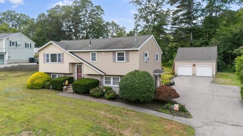 17 Dyson Dr, Salem, NH, 03079-2011 | Card Image