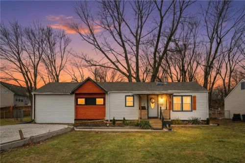 13726 Winchester Ave, Grandview, MO, 64030-3818 | Card Image