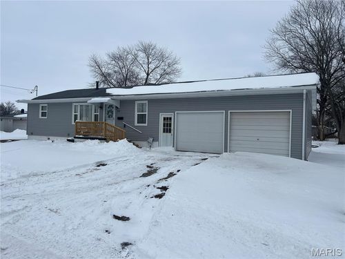 818 S Franklin St, Litchfield, IL, 62056-2418 | Card Image