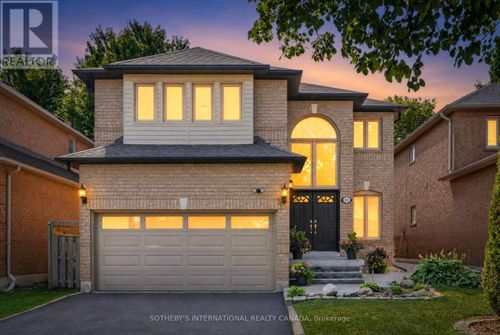15 Klamath Crt, Maple, ON, L6A2L7 | Card Image