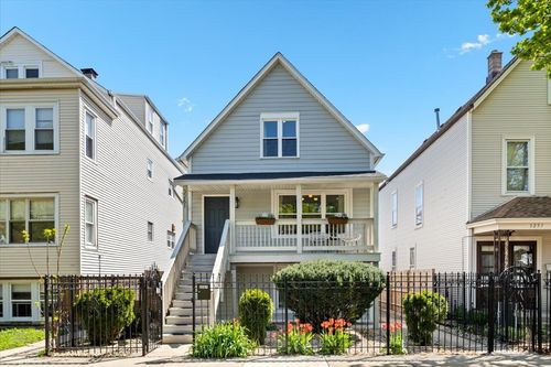 3261 N Central Park Ave, CHICAGO, IL, 60618-5305 | Card Image