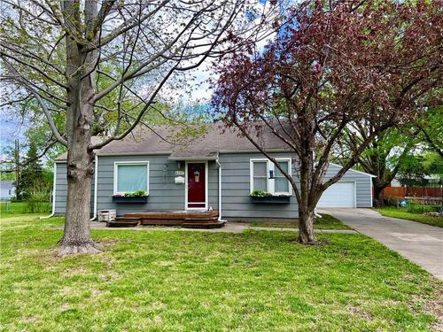 8207 Hemlock St, Overland Park, KS, 66204-3547 | Card Image