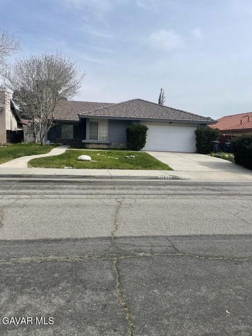 43846 Estrella Ln, Lancaster, CA, 93535-5876 | Card Image