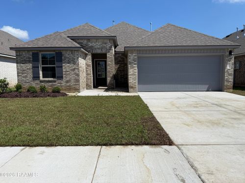 375 Crowne Parc Dr, Opelousas, LA, 70570-6975 | Card Image