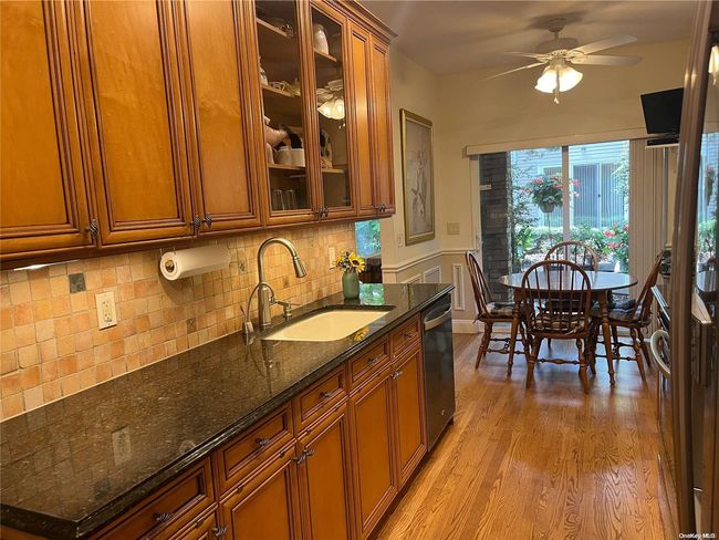 105 - 105 Carriage Ln, Condo with 2 bedrooms, 4 bathrooms and null parking in Plainview NY | Image 10