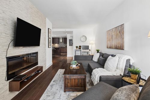 406-210 W 13th St, North Vancouver, BC, V7M1N7 | Card Image