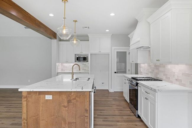 102 Tekla St, House other with 3 bedrooms, 2 bathrooms and 2 parking in Weimar TX | Image 9