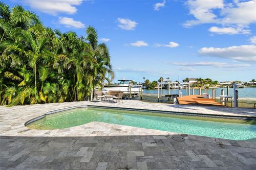 320 Palm Is Ne, CLEARWATER BEACH, FL, 33767-1930 | Card Image