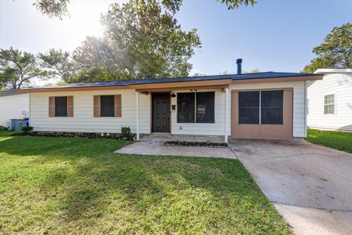 811 Denton Dr, Euless, TX, 76039-3319 | Card Image