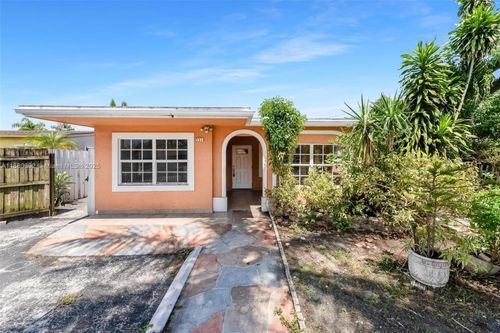 531 Ne 58th St, Oakland Park, FL, 33334-1834 | Card Image