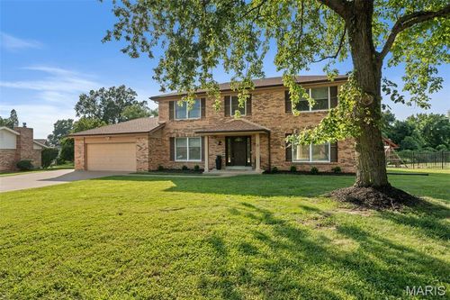 421 Falaise Dr, Saint Louis, MO, 63141-7459 | Card Image