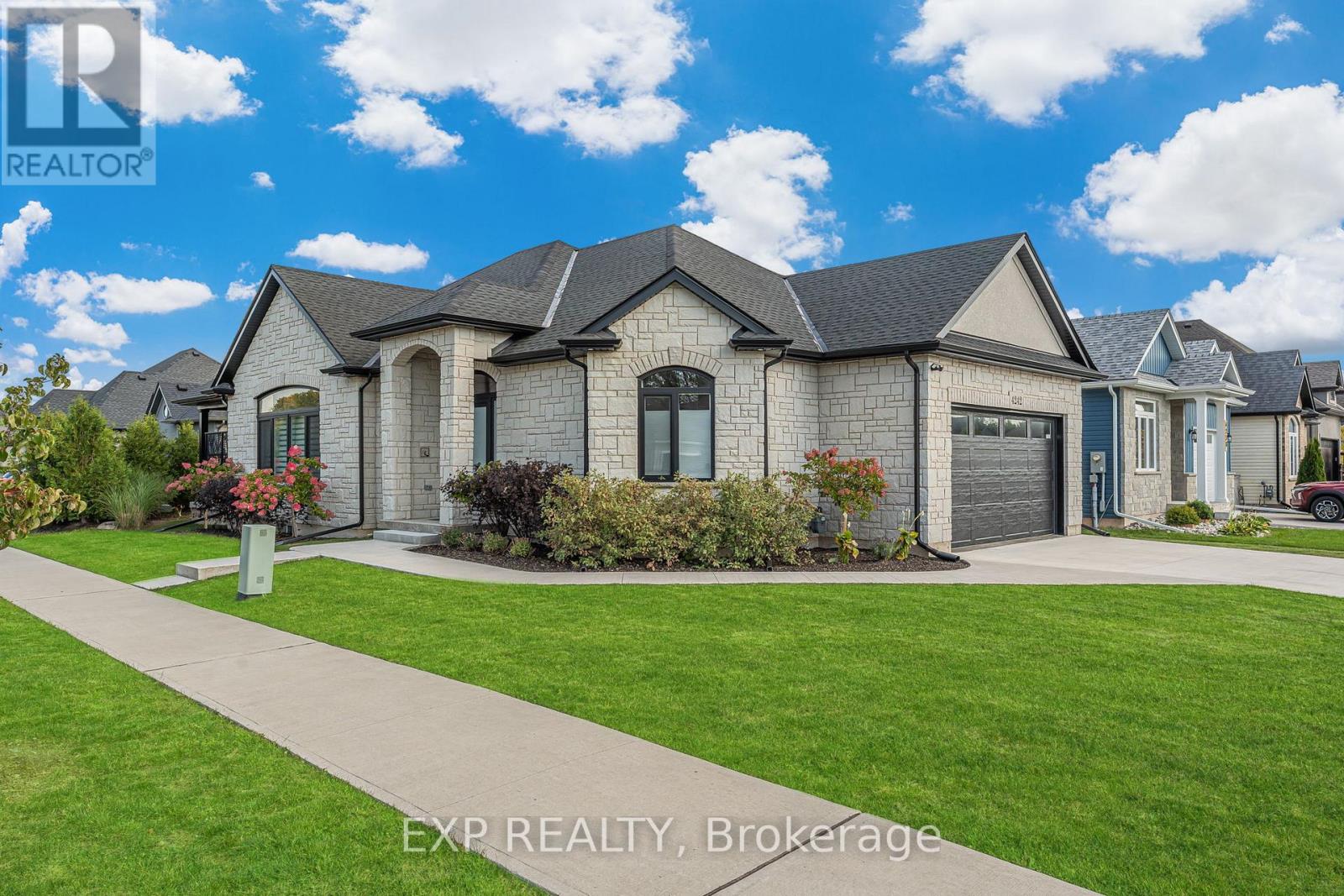 Residential in Fort Erie (Stevensville) 2