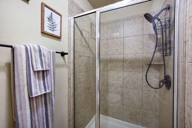 Jack and Jill bath shower | Image 23