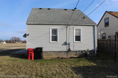 17980 Wexford St, Roseville, MI, 48066-4630 | Card Image