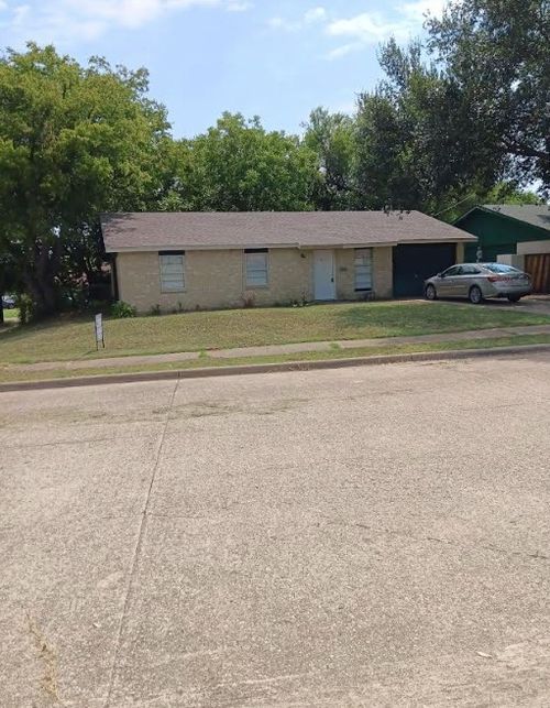 2802 Vera Cruz Dr, Grand Prairie, TX, 75052-5465 | Card Image