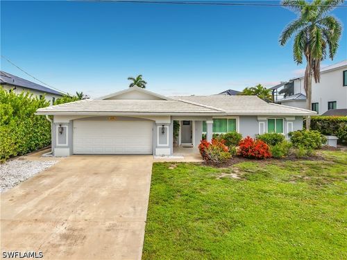 225 3rd St, BONITA SPRINGS, FL, 34134-7324 | Card Image